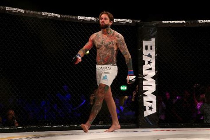 Aaron Chalmers Biography, Age, Height, Wife, Net Worth, Family