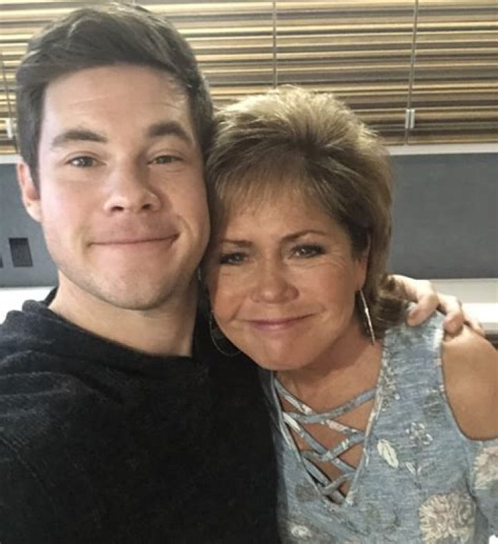 Adam DeVine Biography, Age, Height, Wife, Net Worth, Family