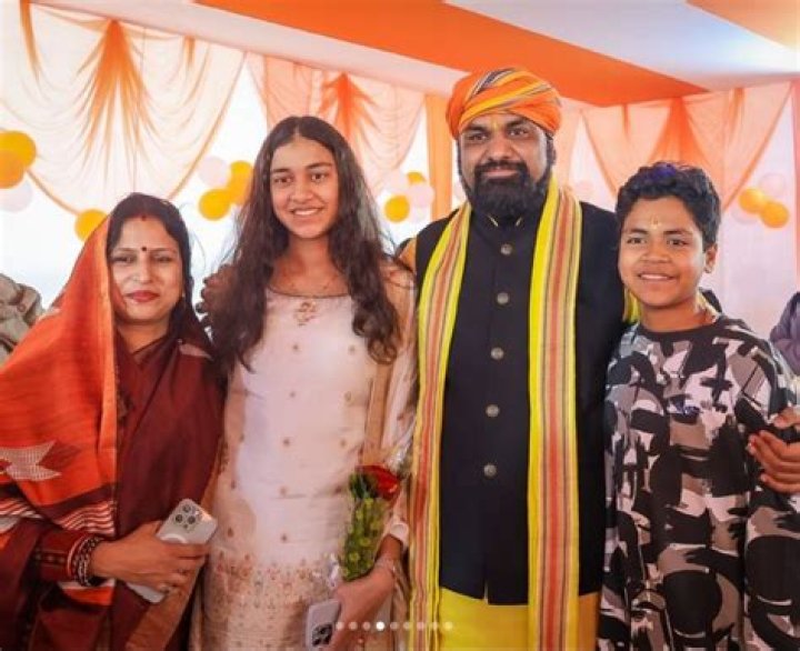 Aisha Chaudhary Biography, Age, Height, Husband, Net Worth, Family