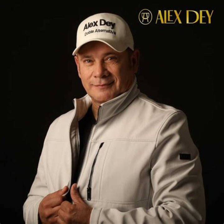 Alex Dey biografía, edad, altura, esposo, net worth, familia