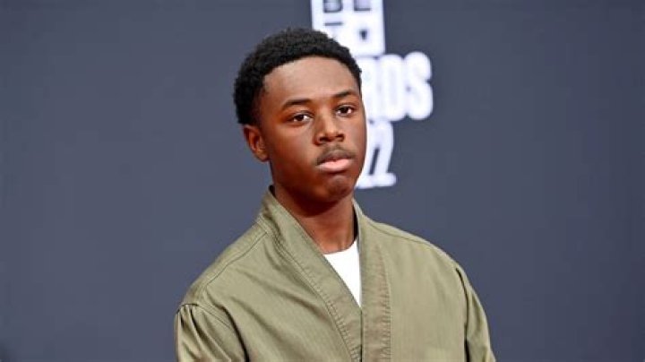 Alex Hibbert Biography, Age, Height, Wife, Net Worth, Family