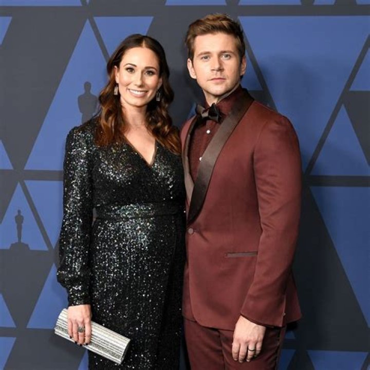 Allen Leech biografía, edad, altura, esposo, net worth, familia