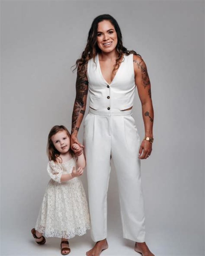 Amanda Nunes Biography, Age, Height, Husband, Net Worth, Family
