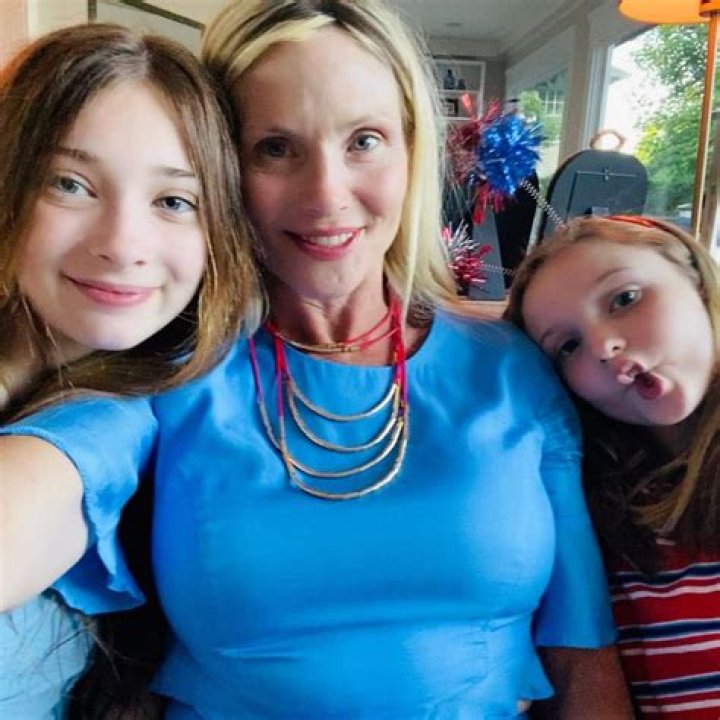 Amy Locane Biography, Age, Height, Husband, Net Worth, Family