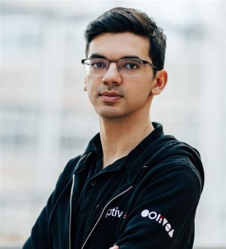 Anish Giri Biography, Age, Height, Wife, Net Worth, Family
