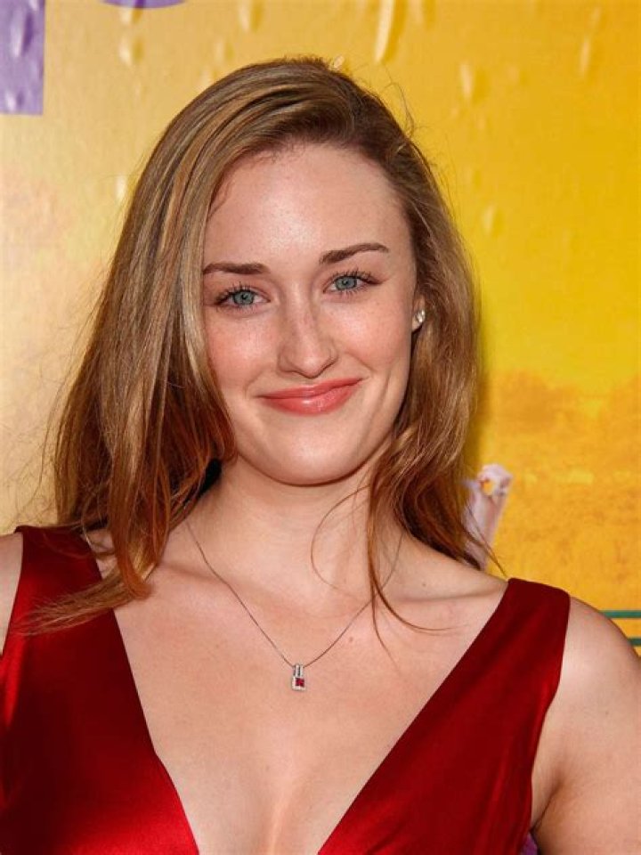 Ashley Johnson Biography, Age, Height, Husband, Net Worth, Family