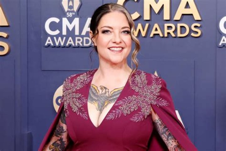 Ashley McBryde Biography, Age, Height, Husband, Net Worth, Family