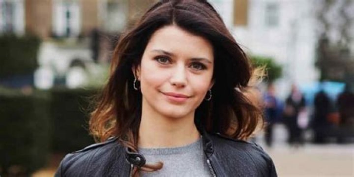 Beren Saat Biography, Age, Height, Husband, Net Worth, Family