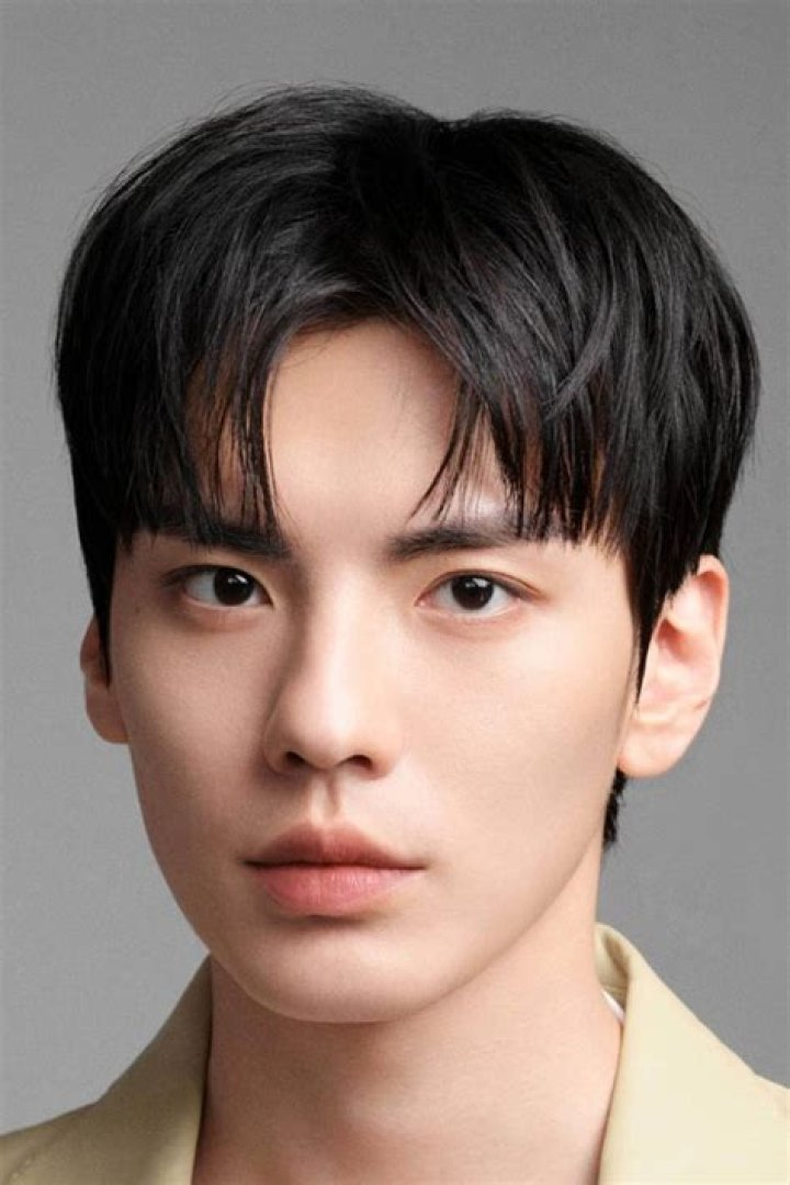Bi Wenjun Biography, Age, Height, Wife, Net Worth, Family