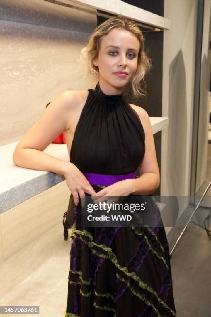 Billie JD Porter Biography, Age, Height, Husband, Net Worth, Family
