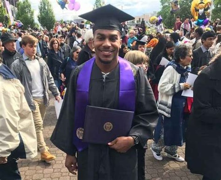 Bishop Sankey Biography, Age, Height, Wife, Net Worth, Family