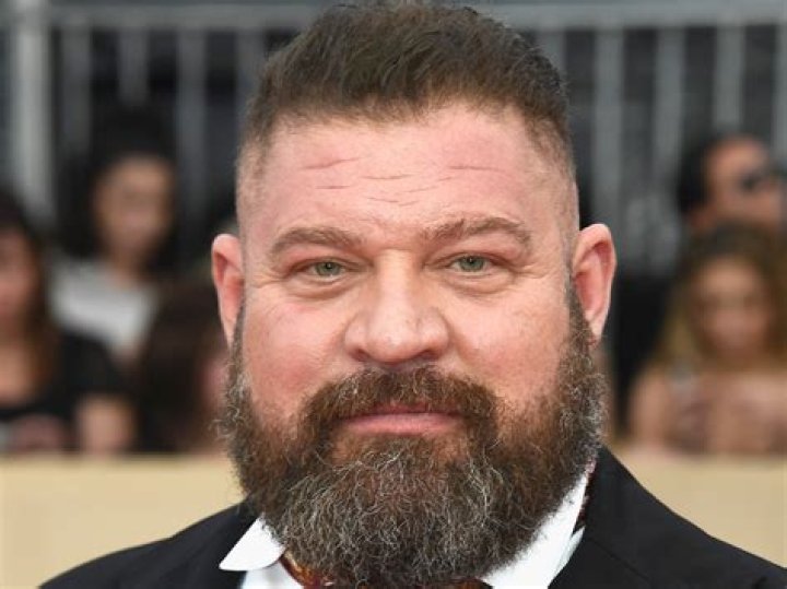 Brad William Henke biografía, edad, altura, esposo, net worth, familia
