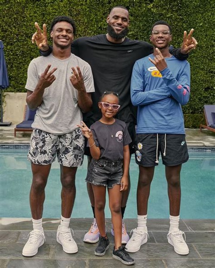 Bronny James Biography, Age, Height, Wife, Net Worth, Family