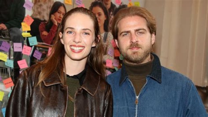 Bryan Buckley biografía, edad, altura, esposo, net worth, familia