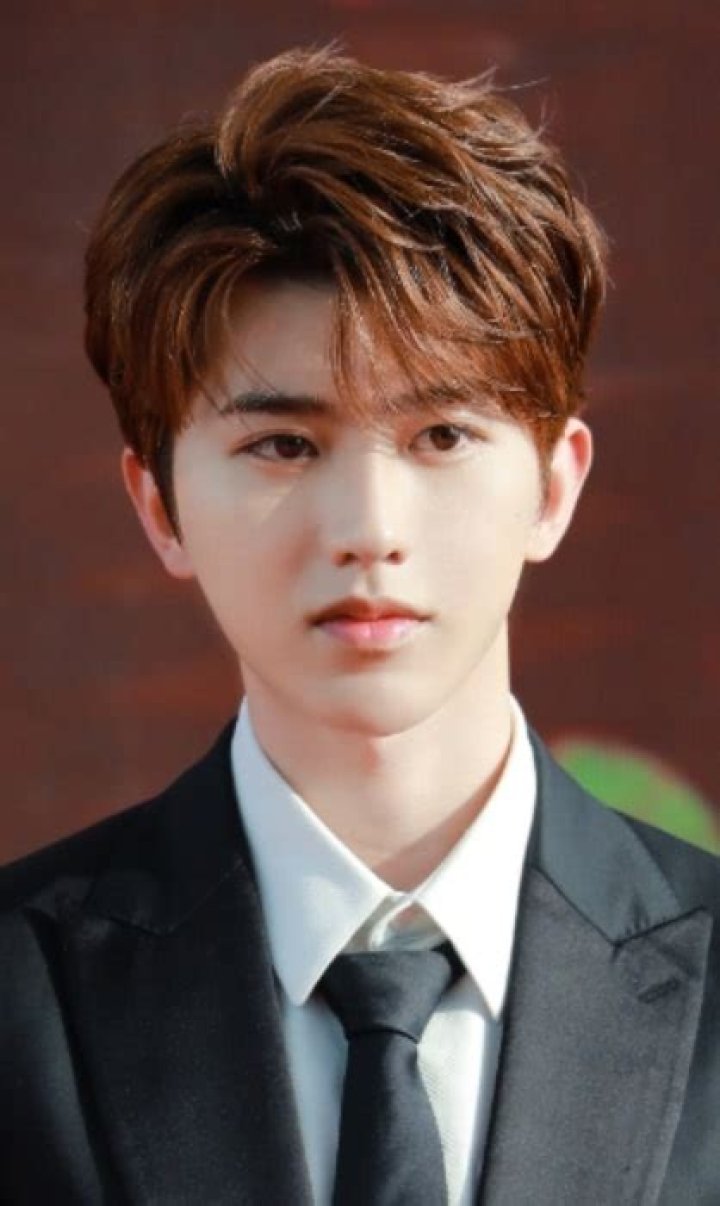 Cai Xukun Biography, Age, Height, Wife, Net Worth, Family