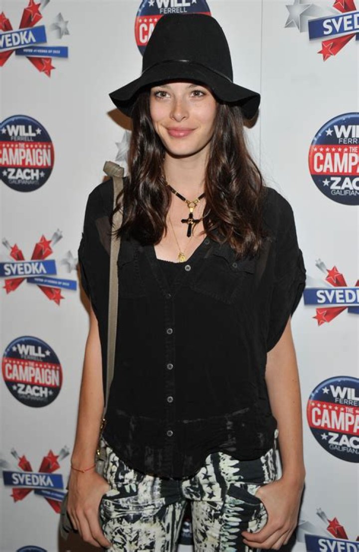 Carly Foulkes Biography, Age, Height, Husband, Net Worth, Family