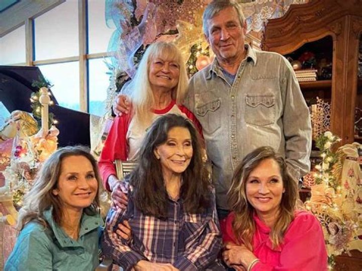 Chandra Cheeseborough Biography, Age, Height, Husband, Net Worth, Family