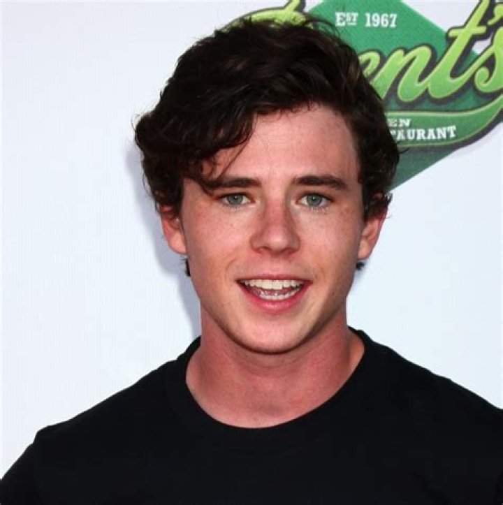 Charlie McDermott Biography, Age, Height, Wife, Net Worth, Family
