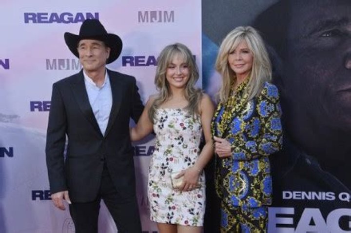 Clint Black Biography, Age, Height, Wife, Net Worth, Family