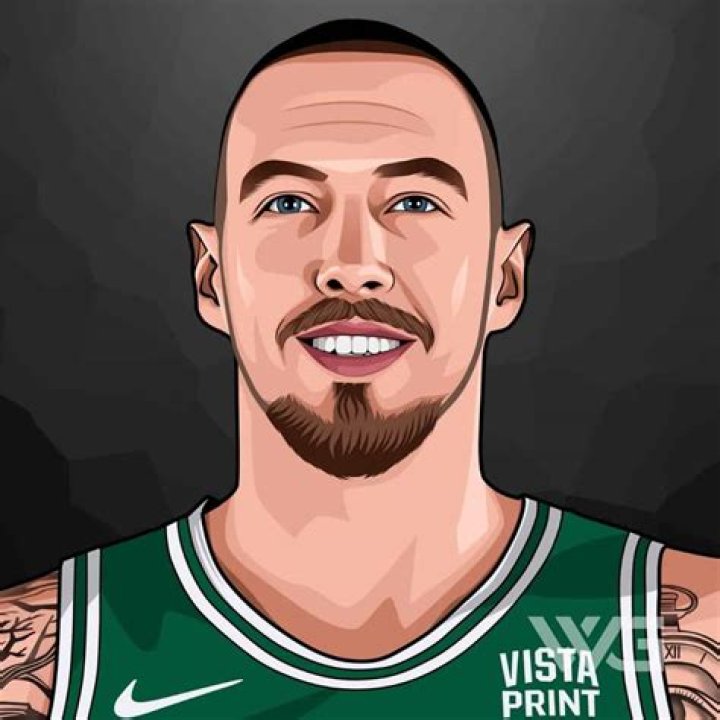 Daniel Theis biografía, edad, altura, esposo, net worth, familia