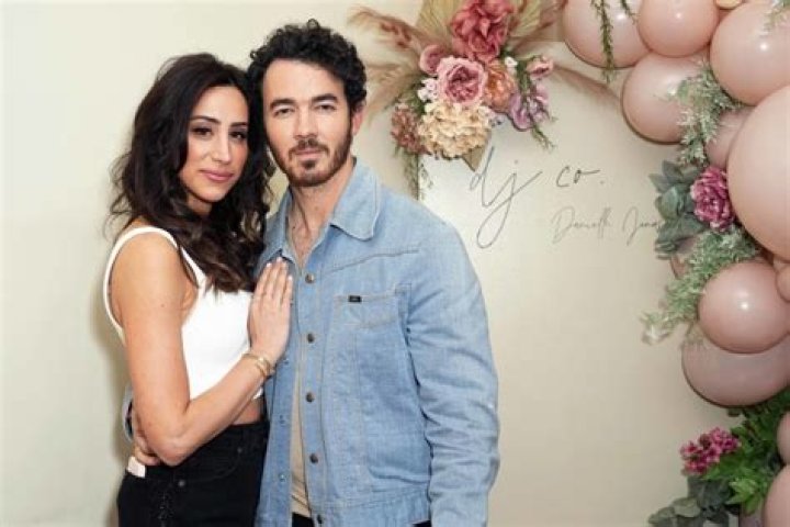 Denise Jonas Biography, Age, Height, Husband, Net Worth, Family