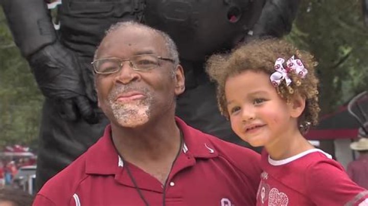 Dewey Selmon Biography, Age, Height, Wife, Net Worth, Family