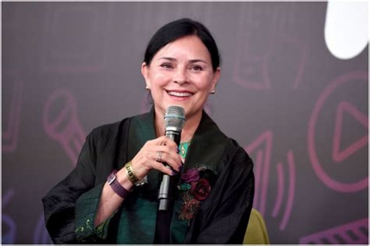 Diana Gabaldon Biography, Age, Height, Husband, Net Worth, Family