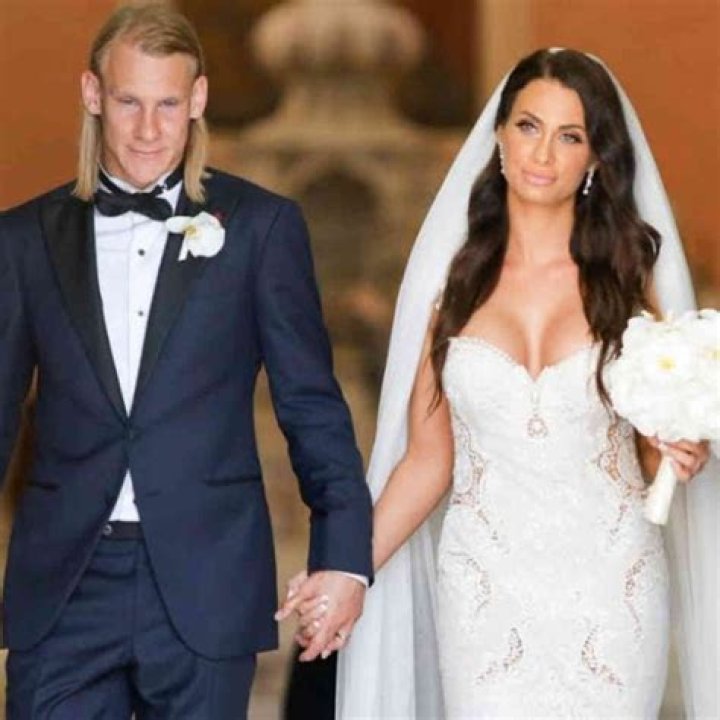 Domagoj Vida Biography, Age, Height, Wife, Net Worth, Family