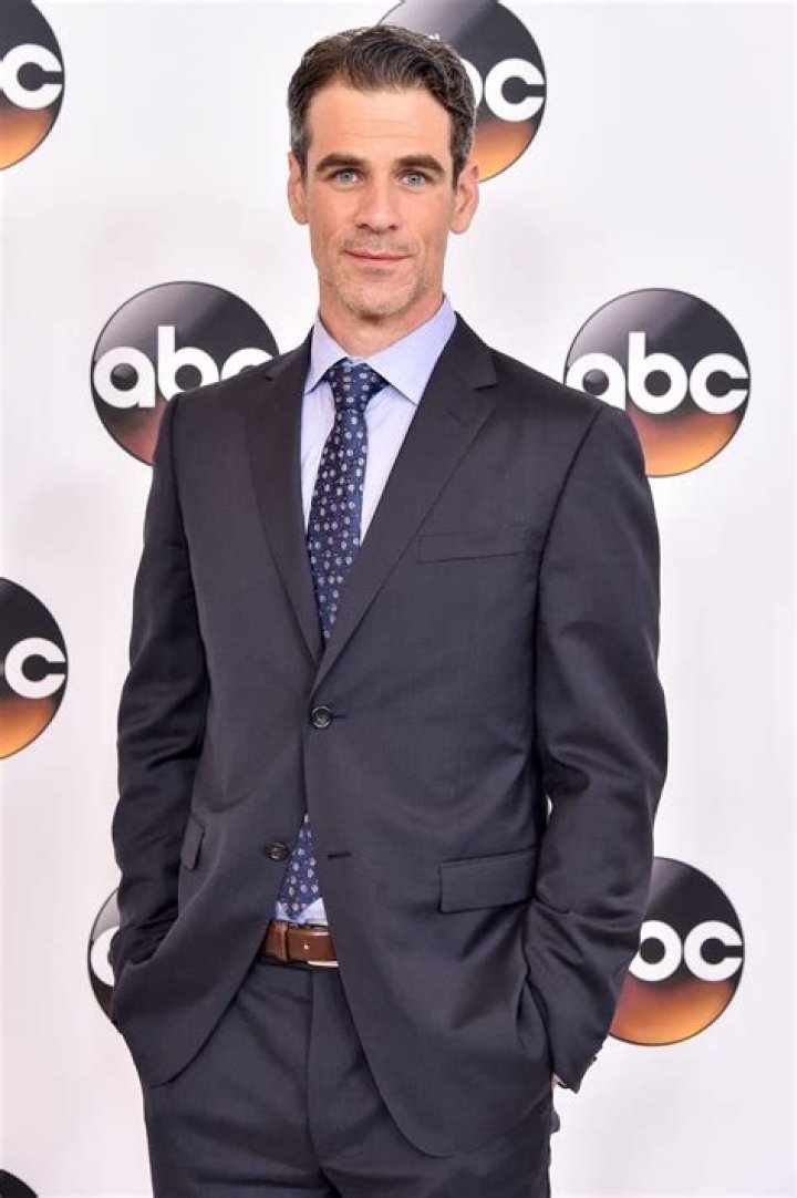 Eddie Cahill Biography, Age, Height, Wife, Net Worth, Family