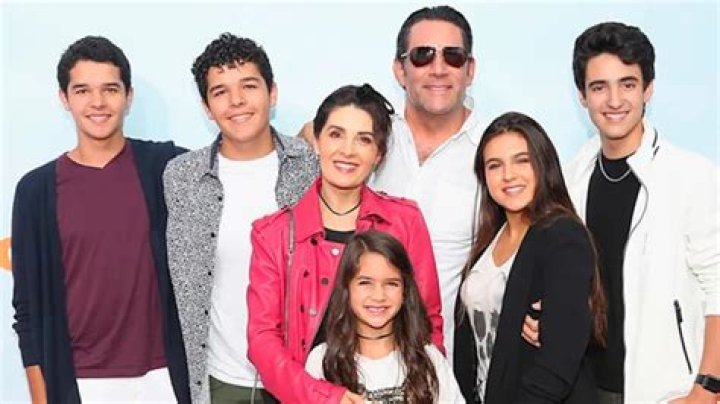 Eduardo Santamarina biografía, edad, altura, esposo, net worth, familia