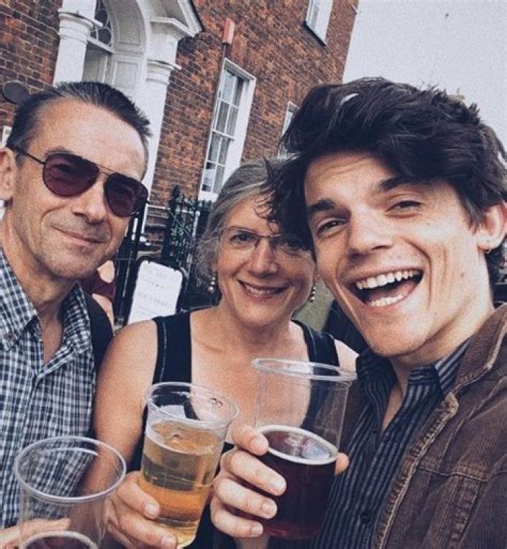 Edward Bluemel Biography, Age, Height, Wife, Net Worth, Family