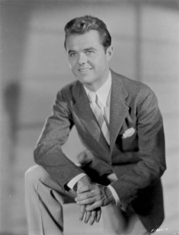 Elisha Cook Jr. biografía, edad, altura, esposo, net worth, familia