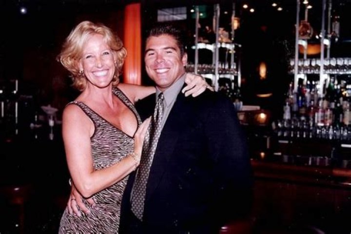 Erin Brockovich-Ellis Biography, Age, Height, Husband, Net Worth, Family