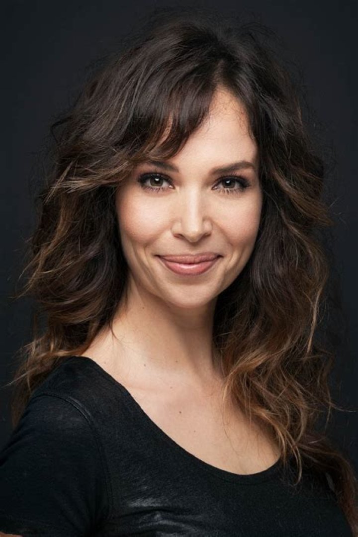 Esra Ronabar Biography, Age, Height, Husband, Net Worth, Family