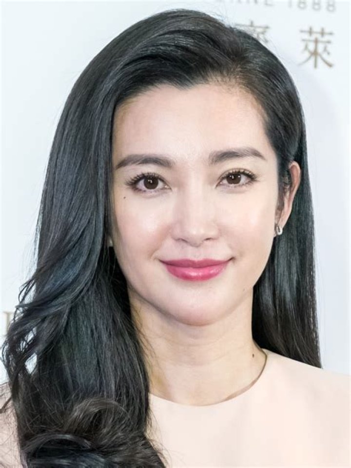 Fan Bingbing Biography, Age, Height, Husband, Net Worth, Family