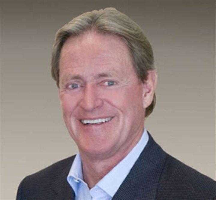 Fletcher Jones (American entrepreneur) biografía, edad, altura, esposo, net worth, familia