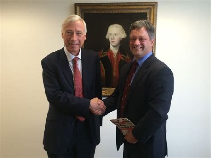 Frederick Curzon, 7th Earl Howe Biography, Age, Height, Wife, Net Worth, Family