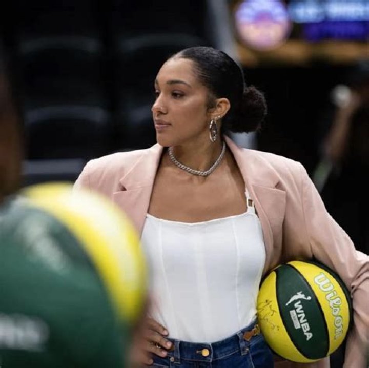 Gabby Williams Biography, Age, Height, Husband, Net Worth, Family