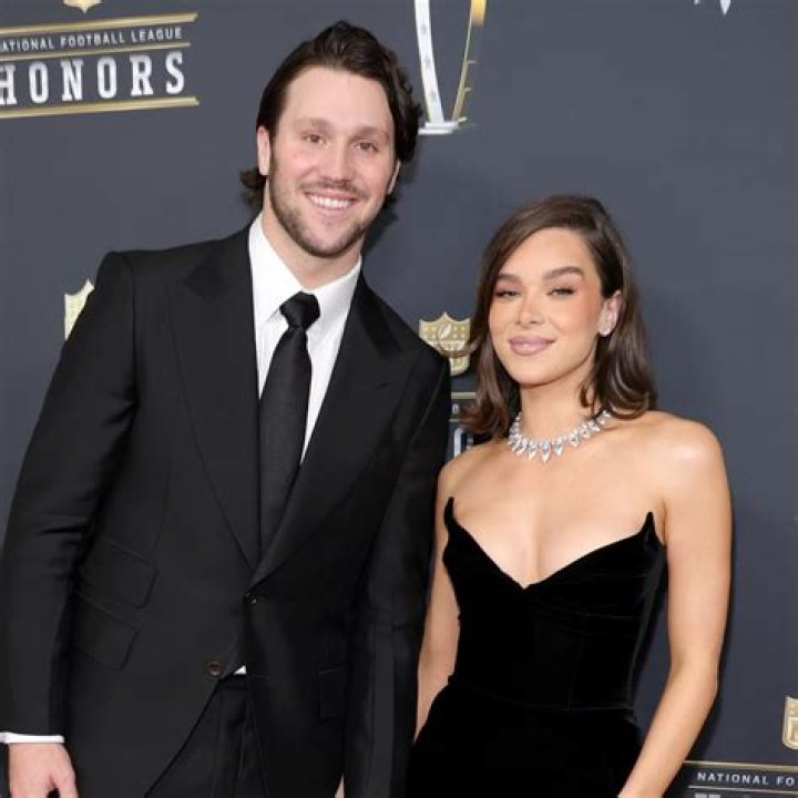 Hailee Steinfeld Biography, Age, Height, Husband, Net Worth, Family
