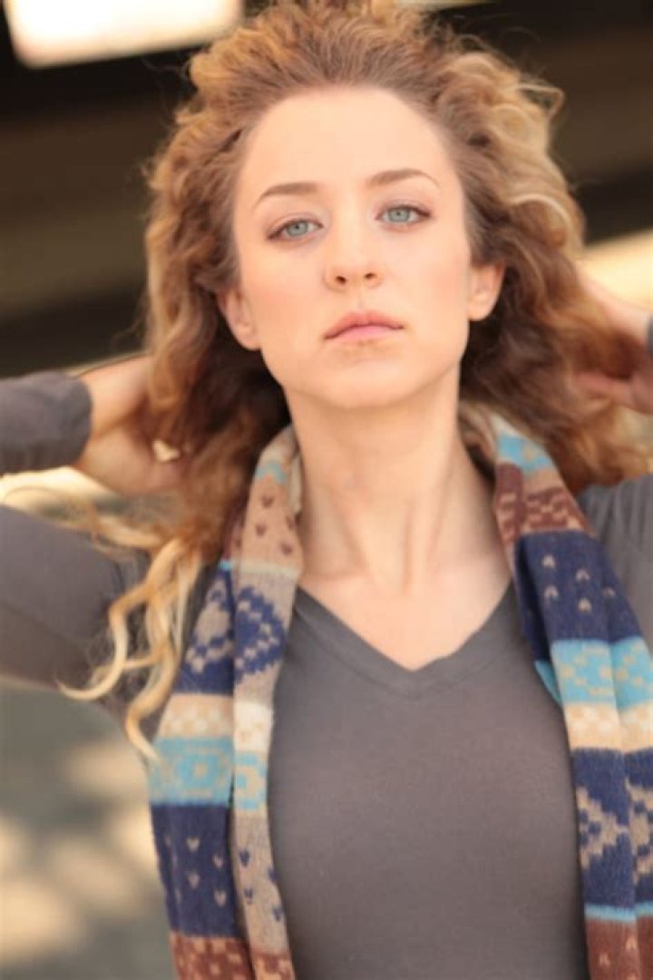 Hallee Hirsh Biography, Age, Height, Husband, Net Worth, Family