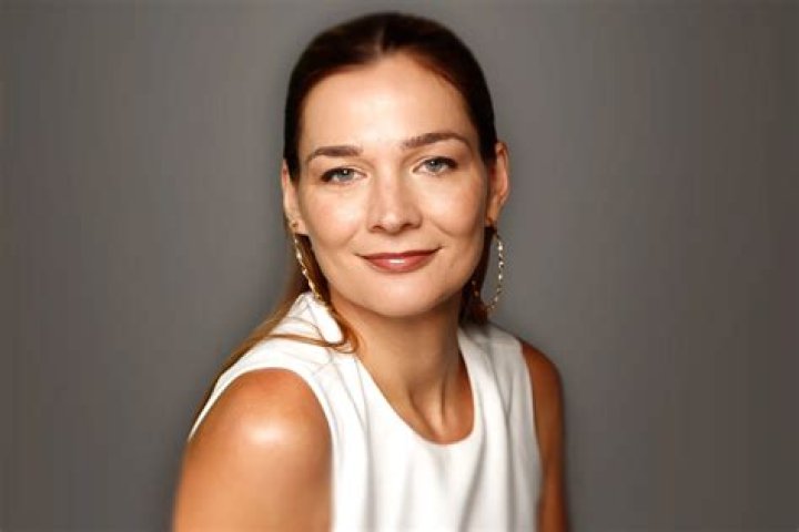 Heather Burns Biography, Age, Height, Husband, Net Worth, Family