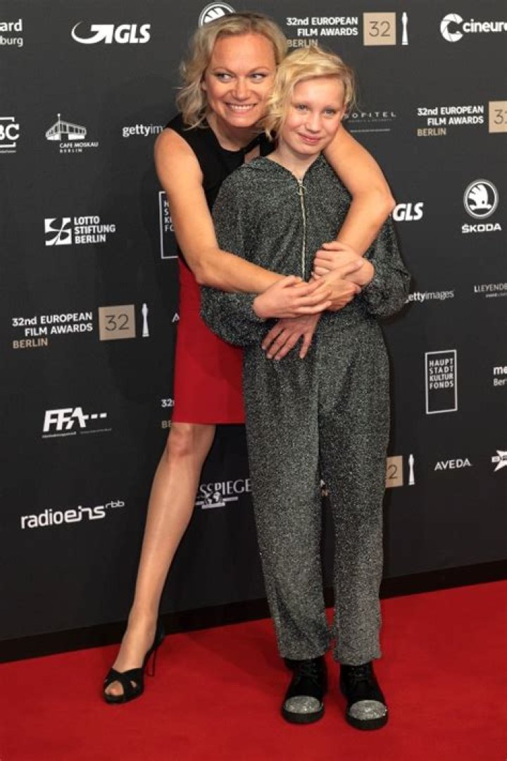 Helena Zengel biografía, edad, altura, esposa, net worth, familia