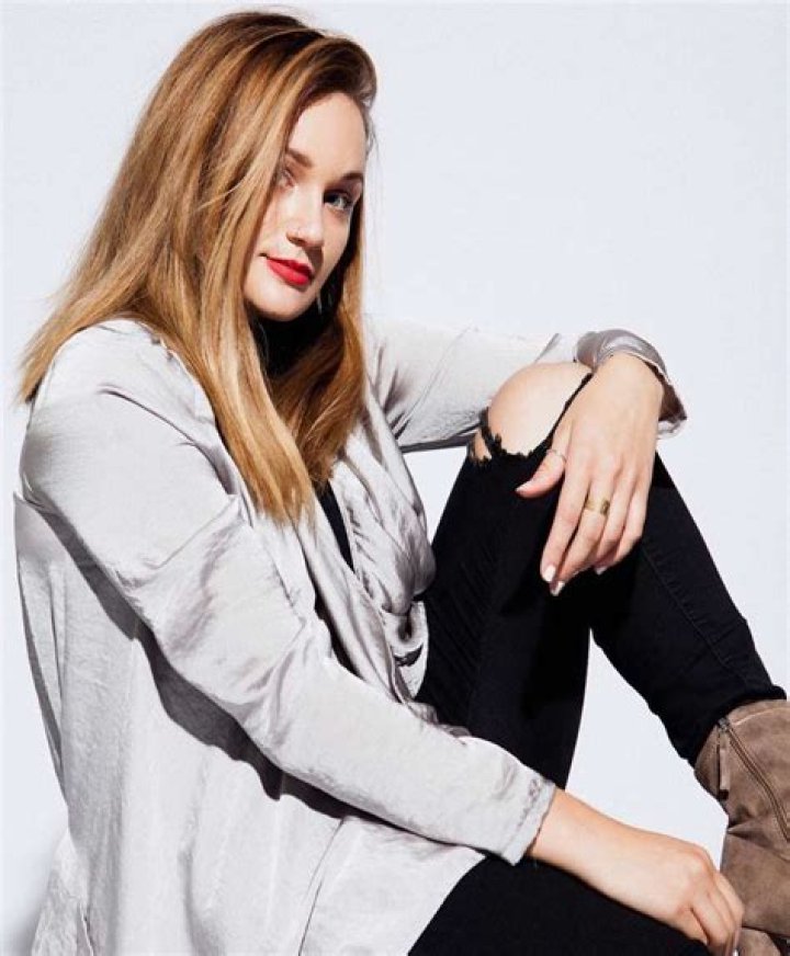 Hollyn Biography, Age, Height, Husband, Net Worth, Family