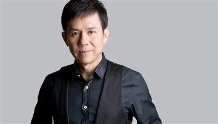Huang Wenyong Biography, Age, Height, Wife, Net Worth, Family