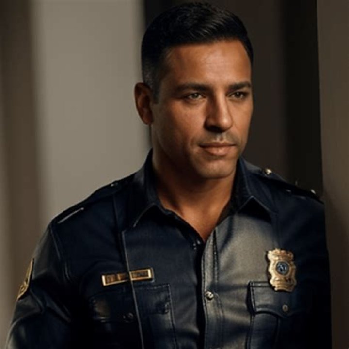 Hugo Martínez (police officer) biografía, edad, altura, esposo, net worth, familia