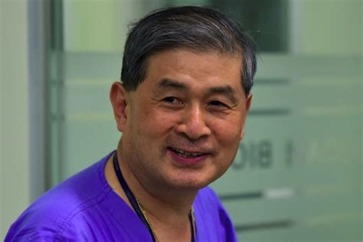 Hwang Woo-suk Biography, Age, Height, Wife, Net Worth, Family