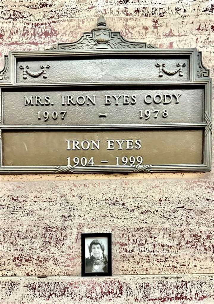 Iron Eyes Cody Biography, Age, Height, Wife, Net Worth, Family