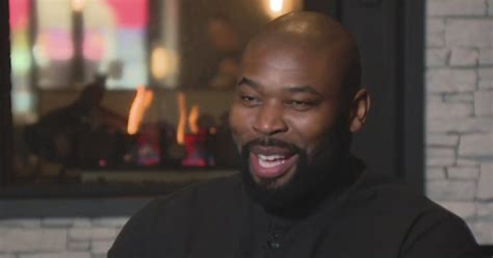 Israel Idonije Biography, Age, Height, Wife, Net Worth, Family