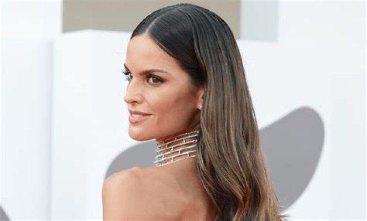 Izabel Goulart Biography, Age, Height, Husband, Net Worth, Family