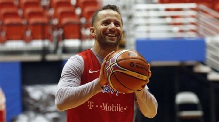 J. J. Barea biografía, edad, altura, esposo, net worth, familia